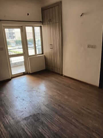 Room in 2.5 BHK Apartment at AWHO Shanti Vihar, Sector 95 – for Rent