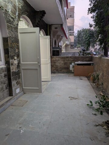 Parking in 2 BHK Builder Floor at Palam Vihar Residents Association, Palam Vihar – for Rent