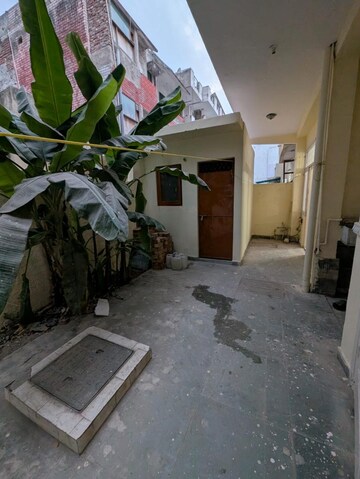 Parking in 2 BHK Builder Floor at Palam Vihar Residents Association, Palam Vihar – for Rent