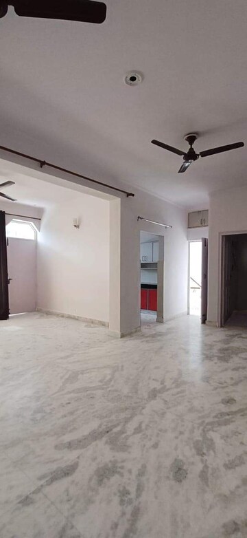 Room in 2 BHK Builder Floor at Ansal Plaza Sector-23, Sector 23 – for Rent