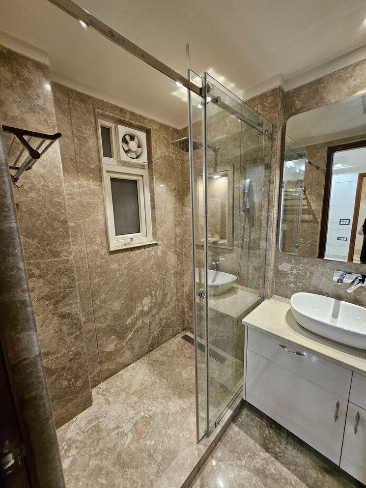 Attached Bathroom, new rajinder nagar 4 Bedroom 375 Sq.Yd. Builder Floor In New Rajinder Nagar Delhi 7971026