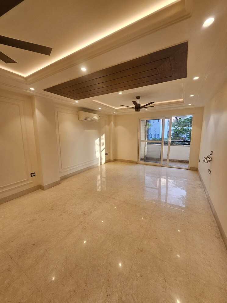 Living Room, new rajinder nagar 4 Bedroom 375 Sq.Yd. Builder Floor In New Rajinder Nagar Delhi 7971026