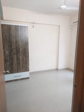 Room in 2 BHK Apartment at Poddar Palm Meadows, Makarba – for Rent