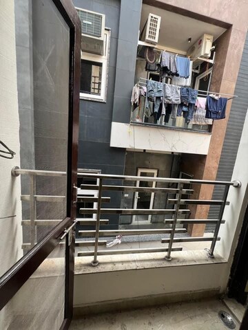 Master Bedroom in 2 BHK Builder Floor at Karol Bagh – for Rent
