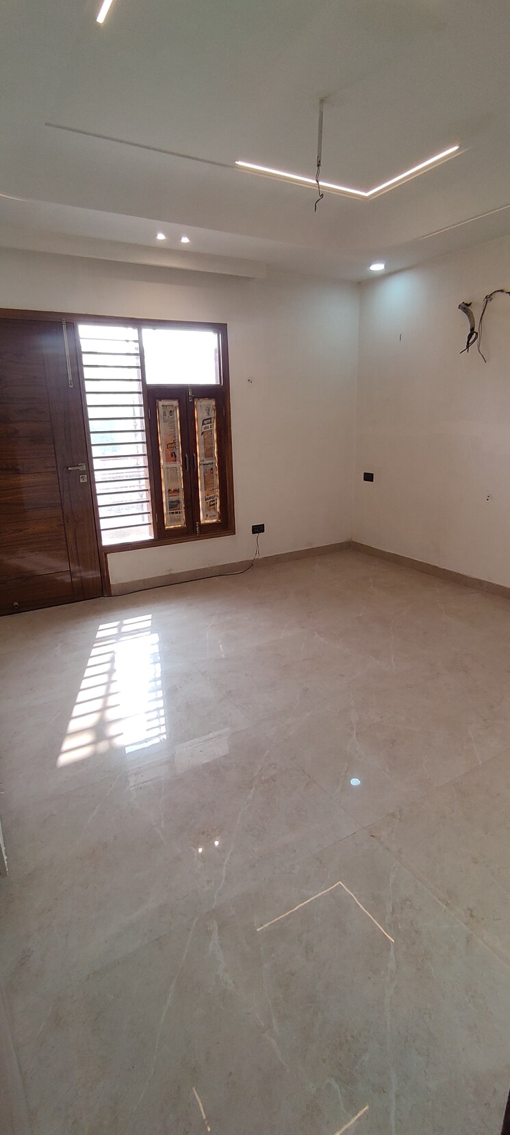 Room, sector 85 3 Bedroom 2250 Sq.Ft. Builder Floor In Sector 85 Faridabad 7971088
