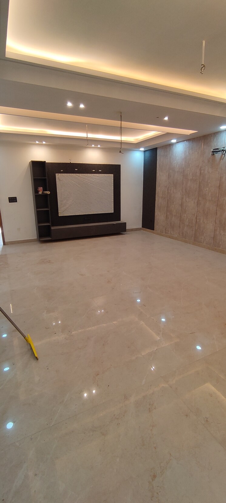 Room, sector 85 3 Bedroom 2250 Sq.Ft. Builder Floor In Sector 85 Faridabad 7971088