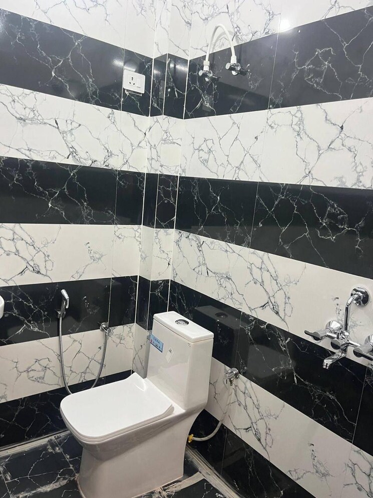 Attached Bathroom, gomti nagar 3 Bedroom 1250 Sq.Ft. Independent House In Gomti Nagar Lucknow 7971111