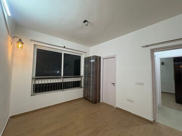 Room in 3.5 BHK Apartment at Emaar Palm Gardens, Sector 83 – for Rent
