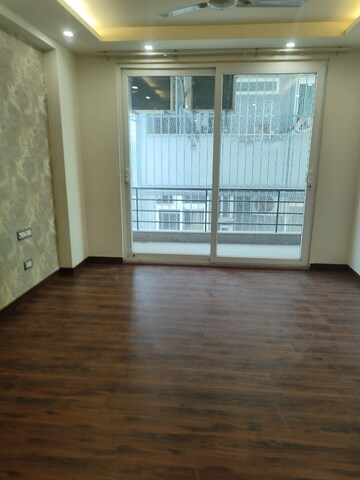 Room in 4 BHK Builder Floor at DLF Silver Oaks, Sector 26 – for Rent