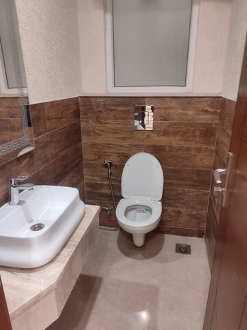 Bathroom in 4 BHK Builder Floor at DLF Silver Oaks, Sector 26 – for Rent