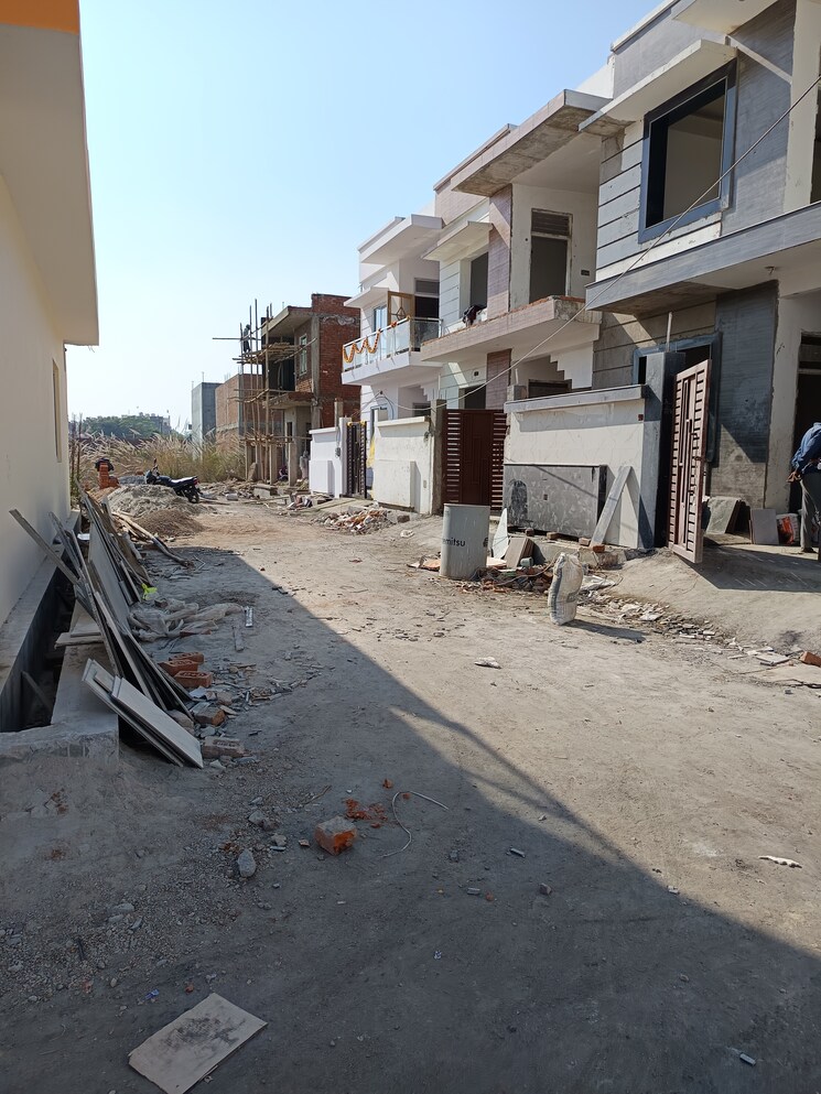  Parking, swapnil-city 3 Bedroom 1550 Sq.Ft. Independent House In Bijnor Lucknow 7971246