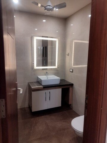 Attached Bathroom in 4 BHK Builder Floor at DLF Silver Oaks, Sector 26 – for Sale
