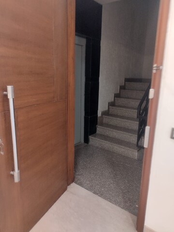 Room in 4 BHK Builder Floor at DLF Silver Oaks, Sector 26 – for Sale