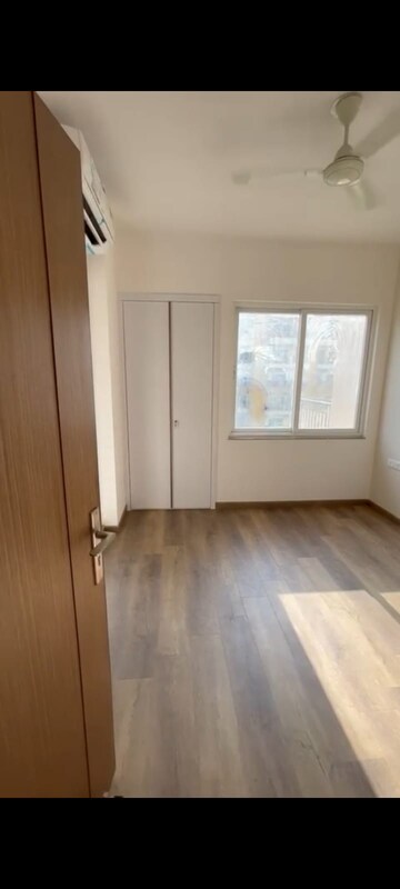 Room in 4 BHK Apartment at ABA Ivy County, Sector 75 – for Sale