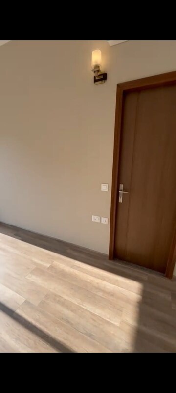 Room in 4 BHK Apartment at ABA Ivy County, Sector 75 – for Sale