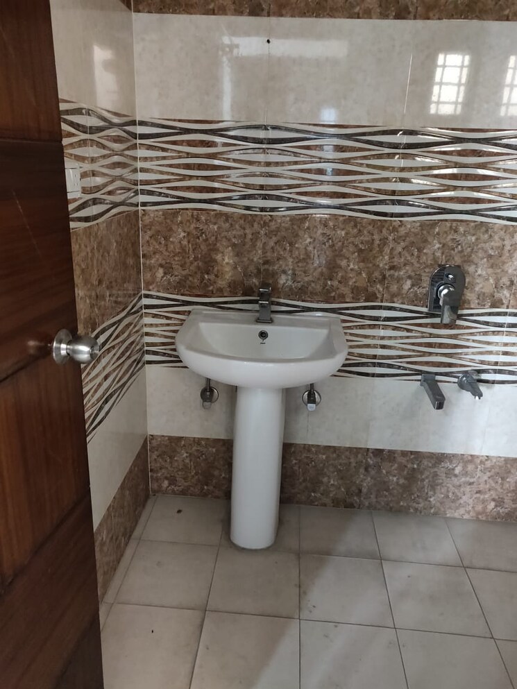 Bathroom, sahastradhara road 3 Bedroom 1600 Sq.Ft. Builder Floor In Sahastradhara Road Dehradun 7971185