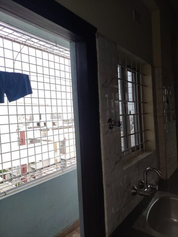 Bathroom in 3 BHK Apartment at Mahadevpura – for Rent