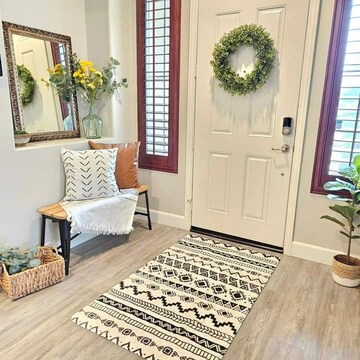 Bedroom in 2.5 BHK Builder Floor at Krishna Nagar – for Rent