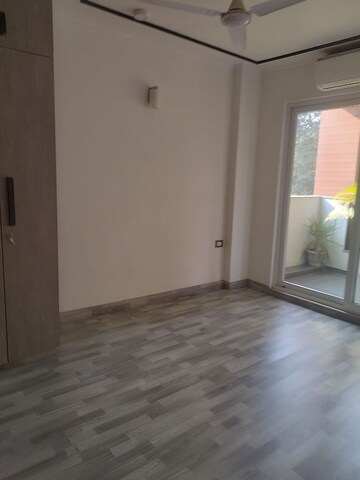 Room in 4 BHK Builder Floor at Sector 26a – for Rent