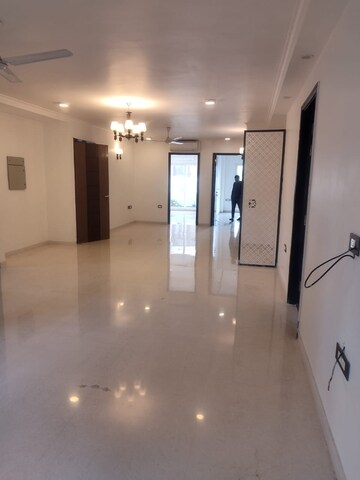 Room in 4 BHK Builder Floor at Sector 26a – for Rent