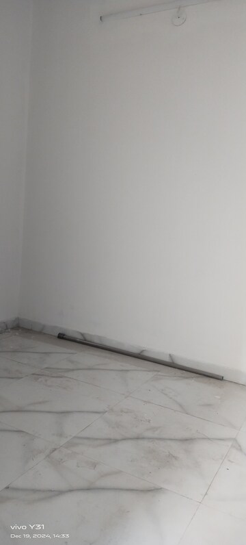 Room in 2 BHK Apartment at Geotech Pristine Avenue, Sector 16c Greater Noida – for Rent