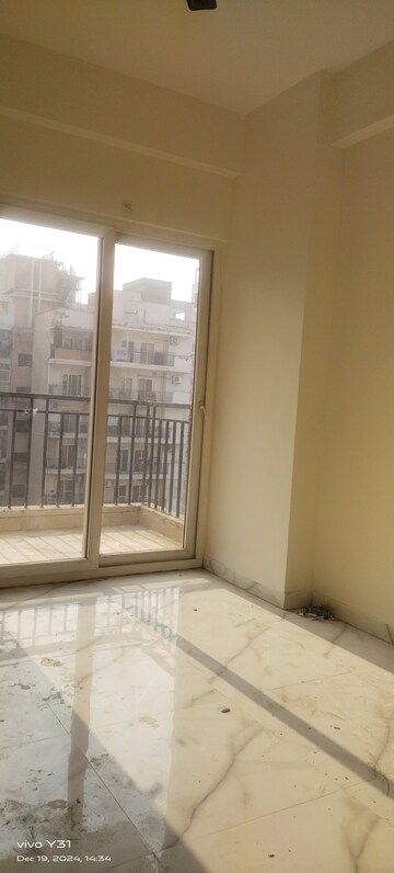 Room in 2 BHK Apartment at Geotech Pristine Avenue, Sector 16c Greater Noida – for Rent