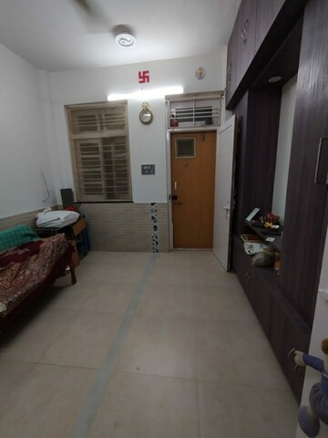 Parking in 1 BHK Apartment at Dadar West – for Rent