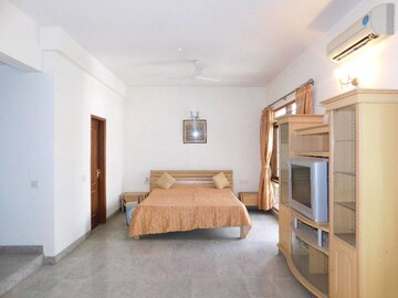 Living Room in 4 BHK Apartment at RMZ Woodsvale, Benson Town – for Sale