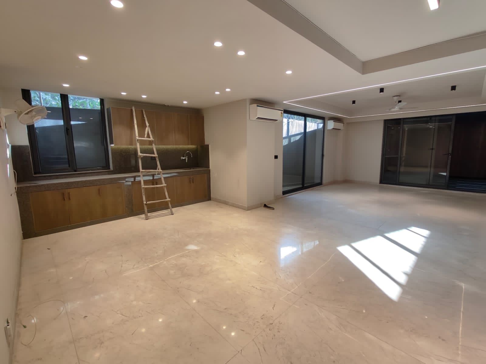 4 BHK + Pooja Room,Servant Room Builder Floor For Sale in DLF The Grove