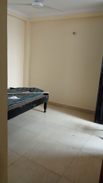 Room in 1 BHK Builder Floor at Paryavaran Complex – for Rent