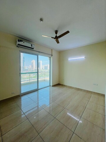 Room in 3 BHK Apartment at Gaur Saundaryam, Tech Zone 4 Greater Noida – for Rent