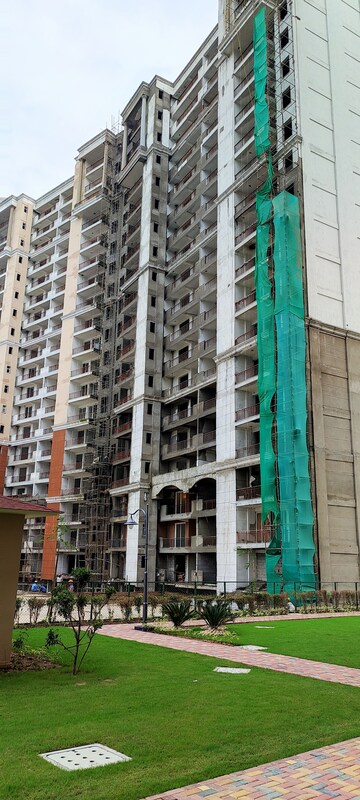 Master Bedroom in 3 BHK Apartment at Ambika Florence Park, North Mullanpur – for Sale