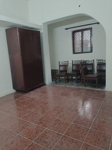 2 BHK Apartment For Rent in Arun Vihar Sector 37, Sector 37