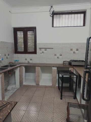 Master Bedroom in 2 BHK Apartment at Arun Vihar Sector 37, Sector 37 – for Rent
