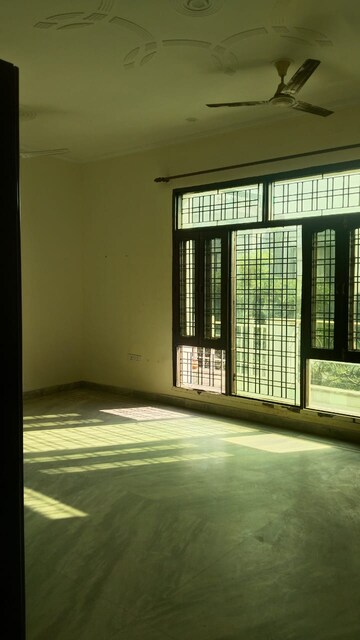 Room in 2 BHK Builder Floor at Sector 23 – for Rent