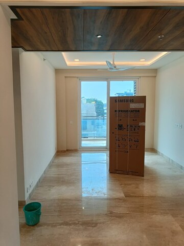 Room in 2 BHK Apartment at Ambience Creacions, Sector 22 – for Rent
