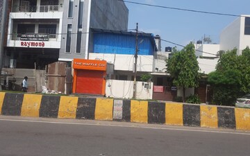 Shop For Rent in Aliganj