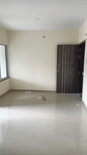 Room in 2 BHK Apartment at Vedant Kingston Aura, Hadapsar – for Rent
