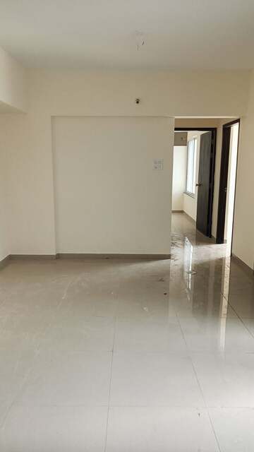 Room in 2 BHK Apartment at Vedant Kingston Aura, Hadapsar – for Rent