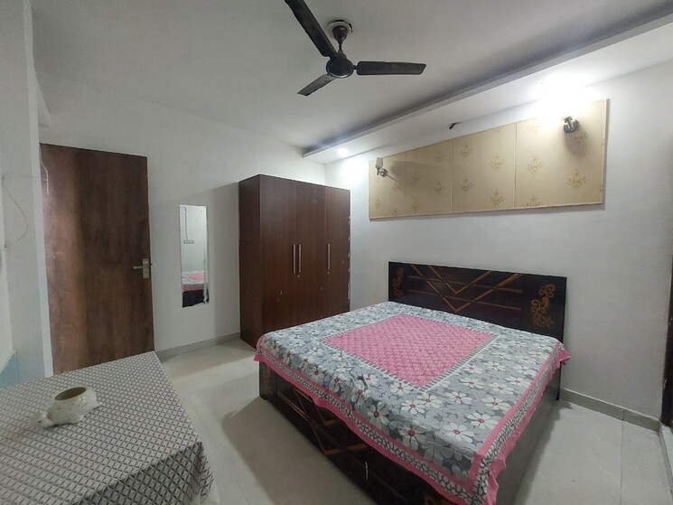 Bedroom, sector 28 3 Bedroom 300 Sq.Yd. Builder Floor In Sector 28 Gurgaon 7971733