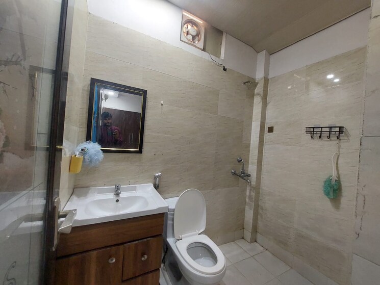 Bathroom, sector 28 3 Bedroom 300 Sq.Yd. Builder Floor In Sector 28 Gurgaon 7971733