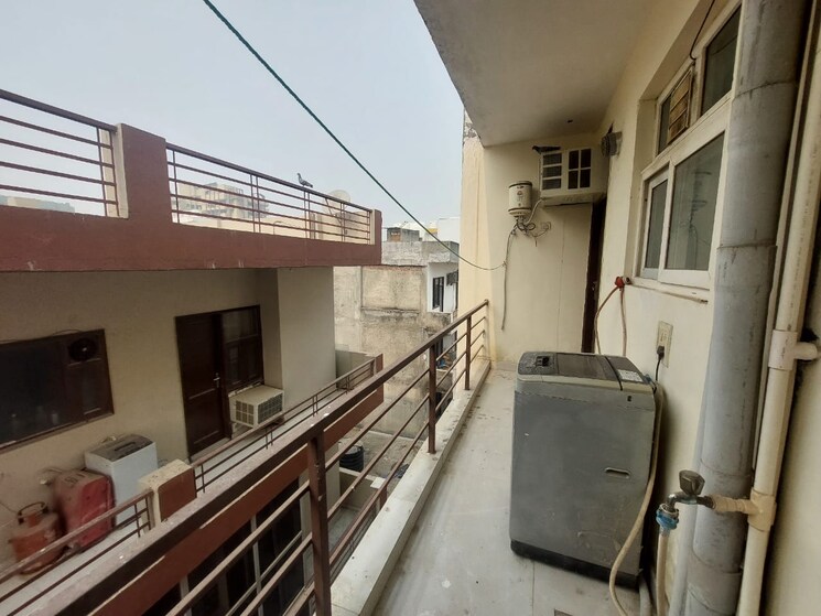 Balcony, sector 28 3 Bedroom 300 Sq.Yd. Builder Floor In Sector 28 Gurgaon 7971733