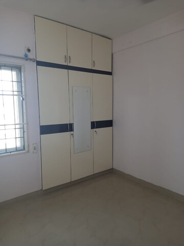 Room in 2 BHK Apartment at Urapakkam – for Sale
