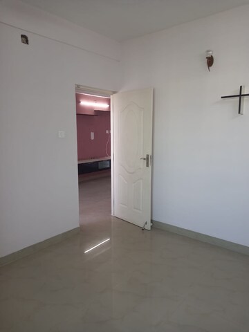Room in 2 BHK Apartment at Urapakkam – for Sale