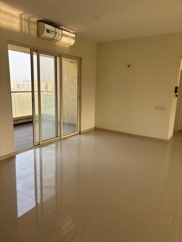 Room in 3 BHK Apartment at Kumar Princetown Royal, Undri – for Rent