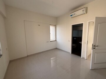 Room in 3 BHK Apartment at Kumar Princetown Royal, Undri – for Rent