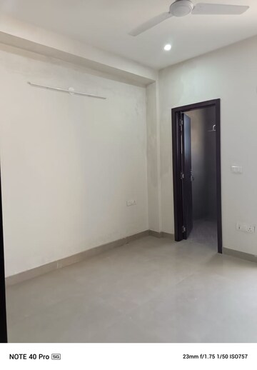 Room in 3.5 BHK Builder Floor at Orchid Island, Sector 51 – for Rent