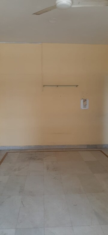 Room in 3.5 BHK Builder Floor at Orchid Island, Sector 51 – for Rent