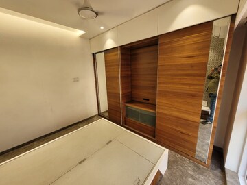 Bedroom in 4 BHK Apartment at Chembur – for Rent