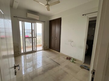 Room in 2.5 BHK Apartment at Antriksh Golf View, Sector 78 – for Rent